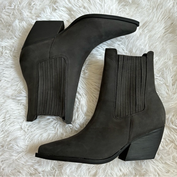 NEW Steve Madden Terezza Nubuck Booties - Picture 2 of 8